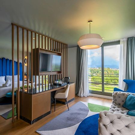 Dolce By Wyndham Barcelona Resort サン・エステヴェ・セスロヴィレス エクステリア 写真