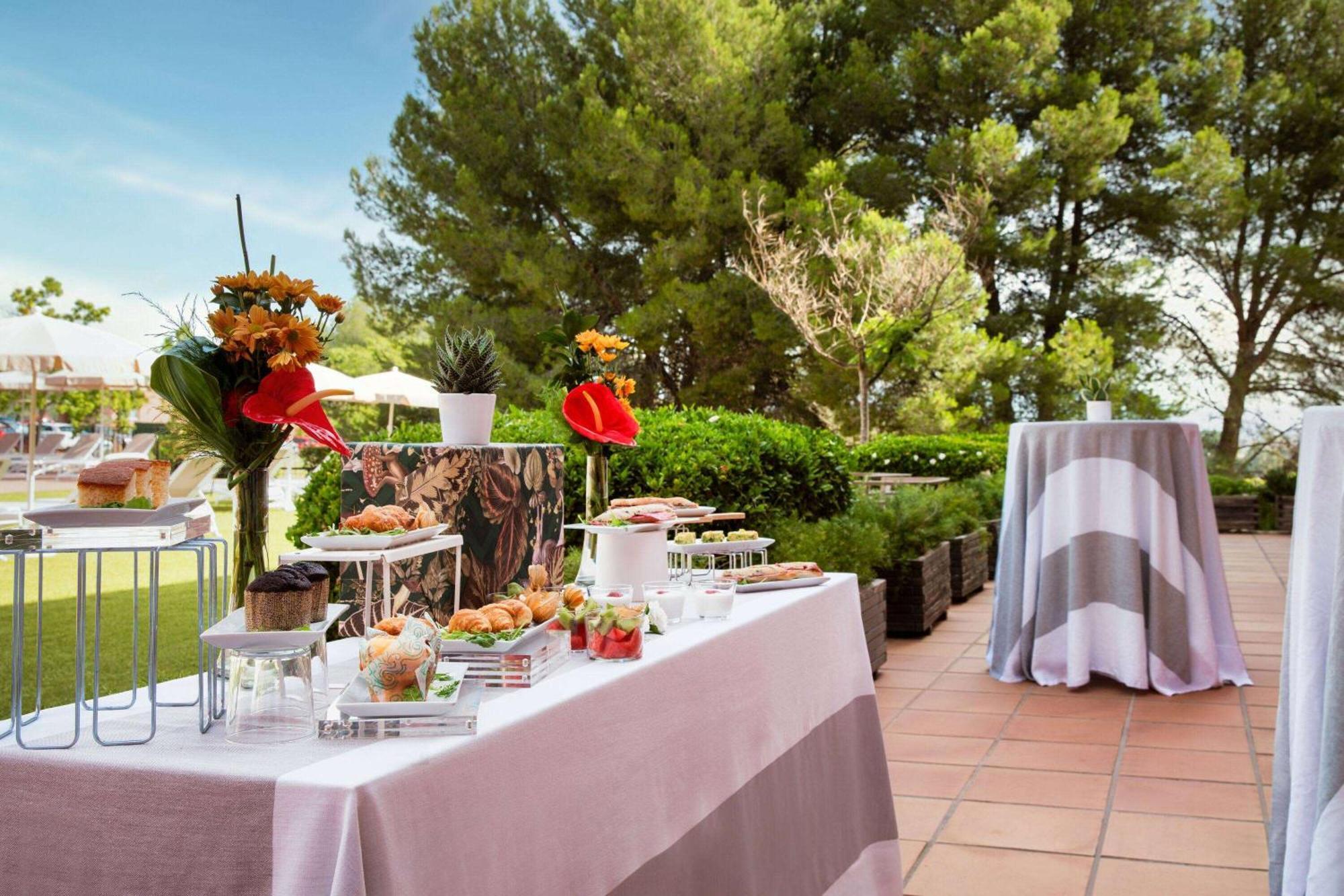Dolce By Wyndham Barcelona Resort サン・エステヴェ・セスロヴィレス エクステリア 写真
