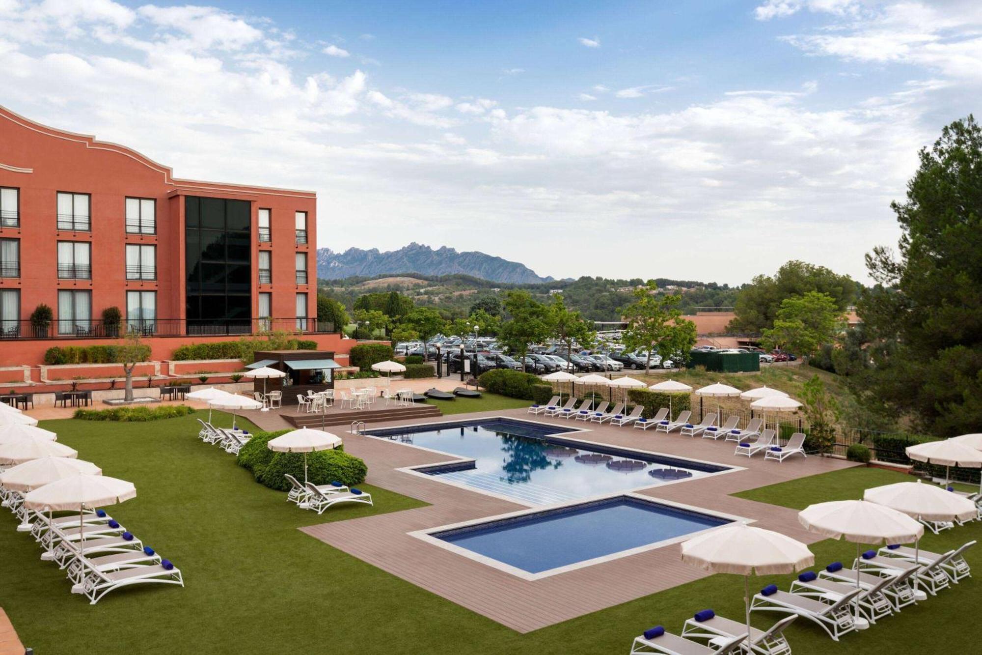 Dolce By Wyndham Barcelona Resort サン・エステヴェ・セスロヴィレス エクステリア 写真