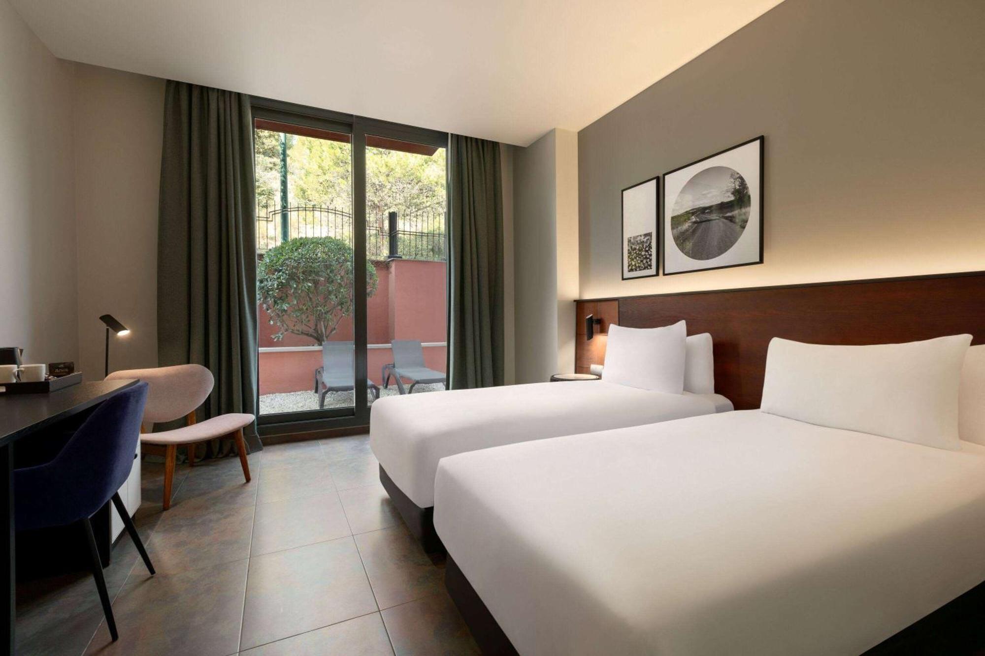 Dolce By Wyndham Barcelona Resort サン・エステヴェ・セスロヴィレス エクステリア 写真