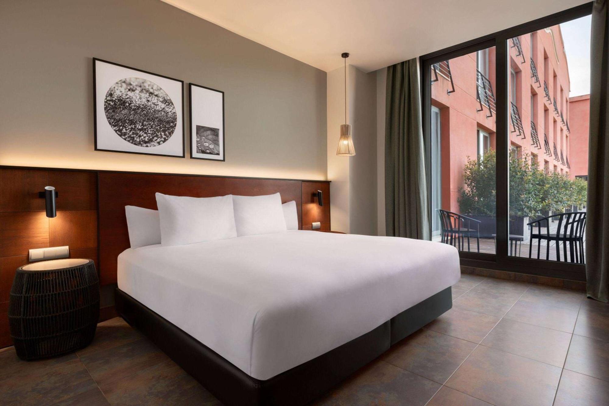 Dolce By Wyndham Barcelona Resort サン・エステヴェ・セスロヴィレス エクステリア 写真