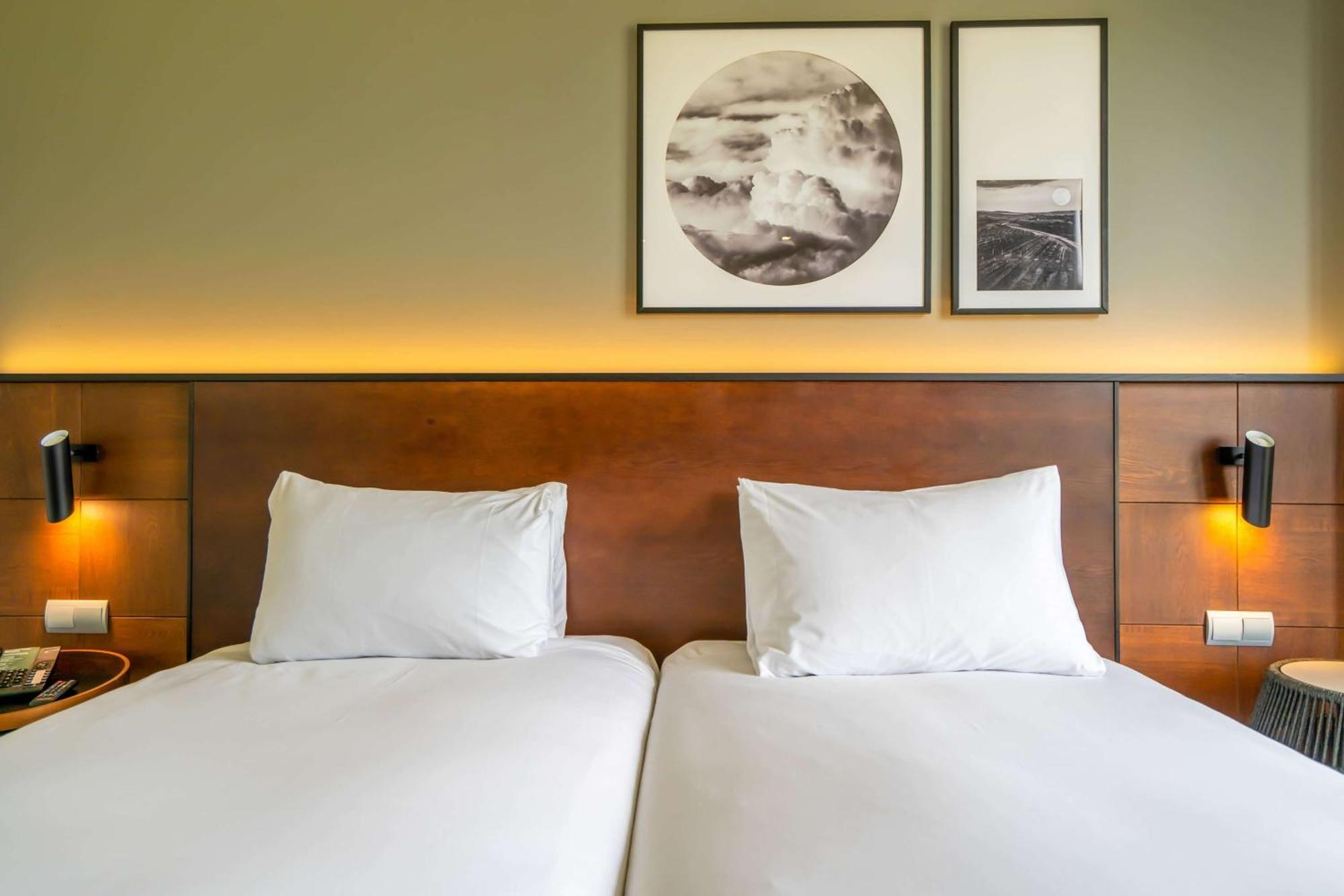 Dolce By Wyndham Barcelona Resort サン・エステヴェ・セスロヴィレス エクステリア 写真